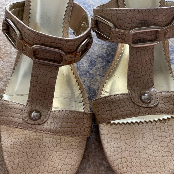 Liz Claiborne woman’s slide on sandals size 8 - Picture 2 of 8